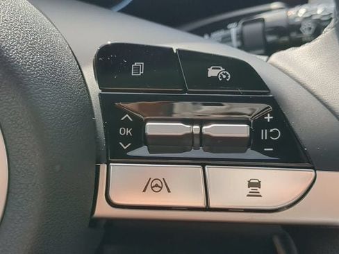 Used 2025 Hyundai Elantra Limited FWD image 25