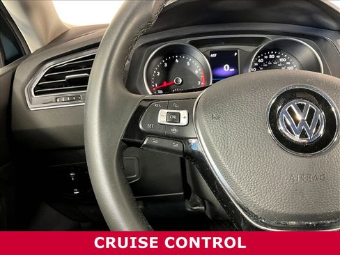 Used 2020 Volkswagen Tiguan SE w/ Panoramic Sunroof Package FWD image 11