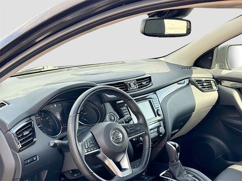 Used 2022 Nissan Rogue Sport SL w/ Premium Package image 9