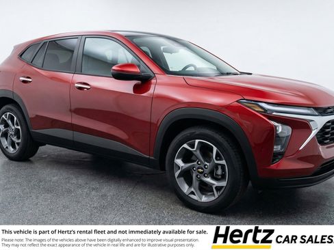 Used 2025 Chevrolet Trax LT image 1