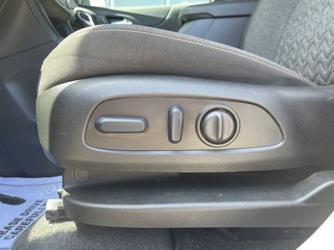 Used 2023 Chevrolet Equinox LT image 16