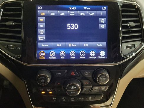 Used 2022 Jeep Grand Cherokee Laredo E AWD/4WD image 25