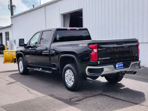 Used 2022 Chevrolet Silverado 2500 LT w/ Convenience Package AWD/4WD image 3