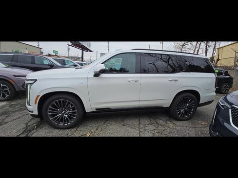 Used 2025 Cadillac Escalade Sport Platinum image 2