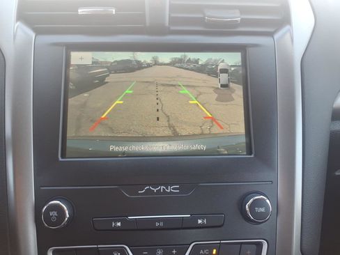 Used 2020 Ford Fusion SE image 17