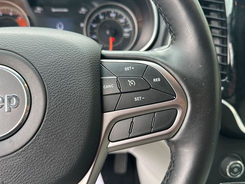Used 2019 Jeep Cherokee Limited AWD/4WD image 34