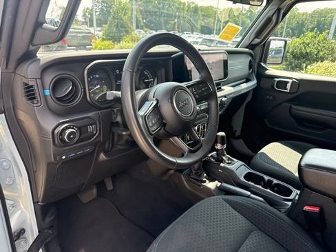 Used 2024 Jeep Wrangler Unlimited Rubicon 4xe AWD/4WD image 14
