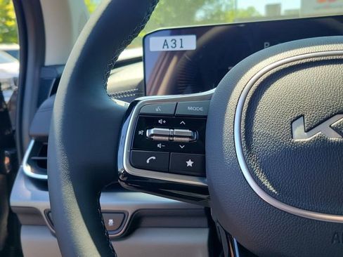 New 2026 Kia Carnival FWD image 17