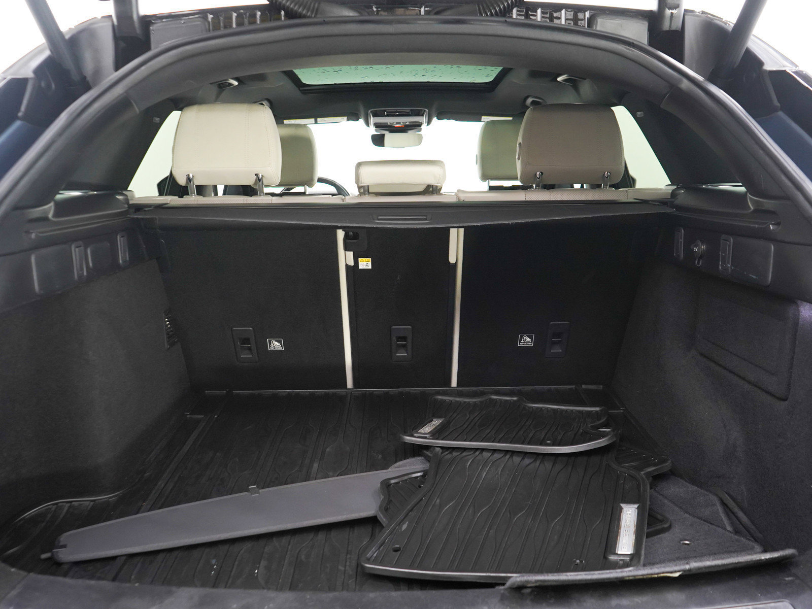 Used 2019 Land Rover Range Rover Velar R-Dynamic SE AWD/4WD image 9