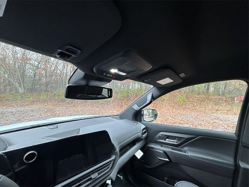 New 2025 Chevrolet Silverado EV LT image 19