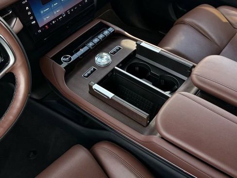 Used 2025 Lincoln Navigator Reserve image 34