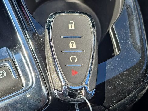 Used 2025 Chevrolet Trax LT w/ LT Convenience Package FWD image 6