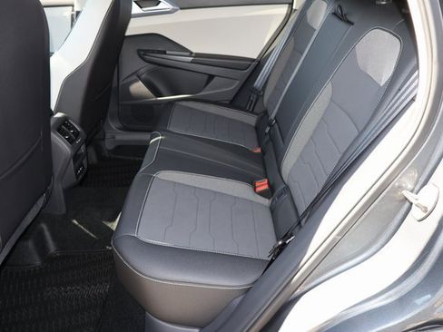 New 2026 Volkswagen Taos SE image 13