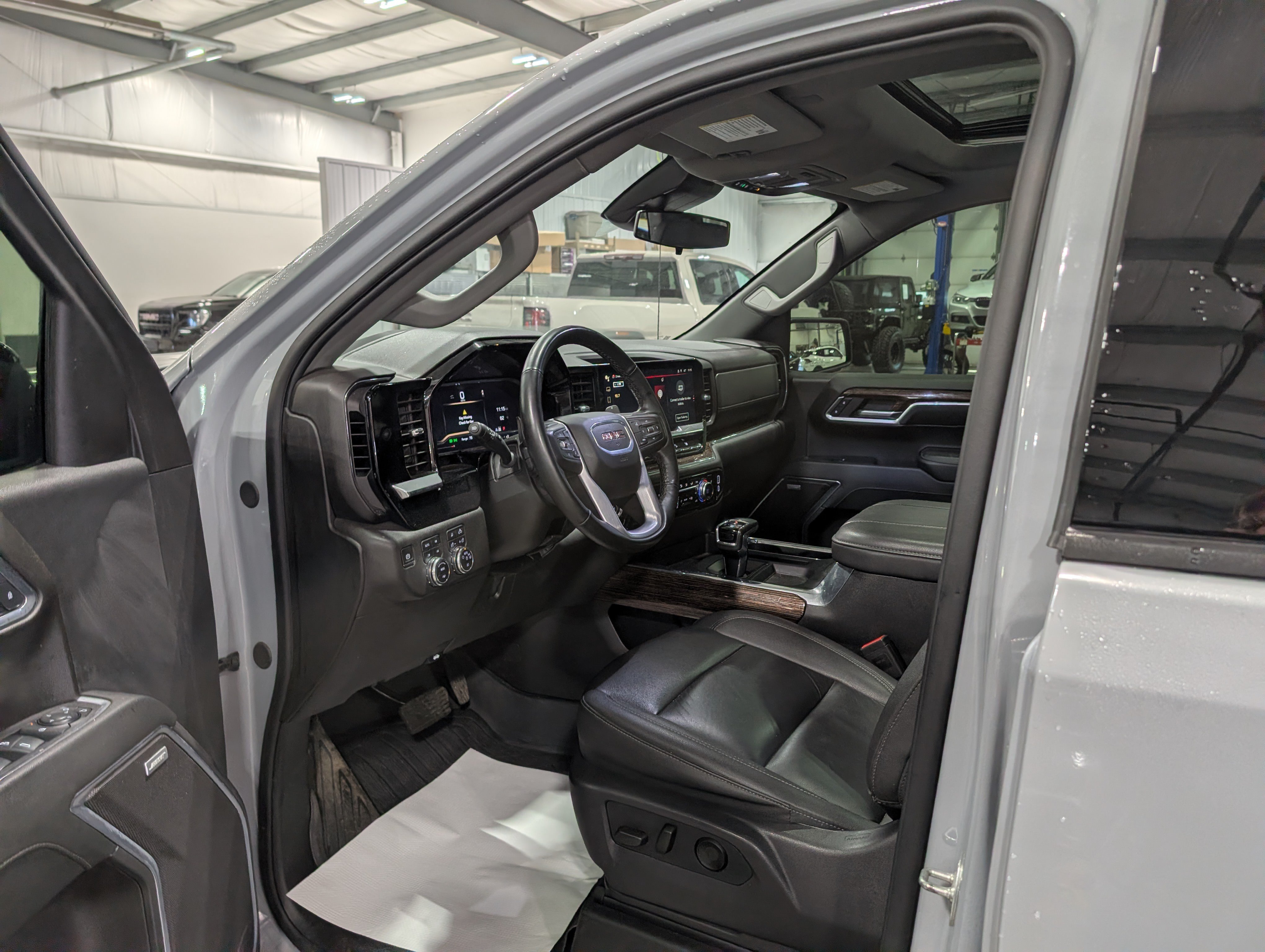 Used 2024 GMC Sierra 1500 Elevation w/ Elevation Premium Package AWD/4WD image 7