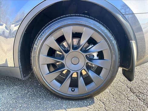 Used 2023 Tesla Model Y Long Range image 10