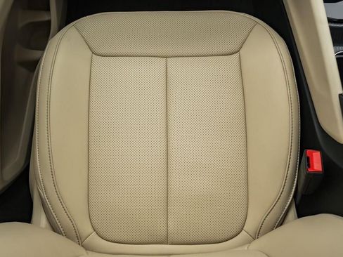 New 2025 Jeep Grand Cherokee L Limited w/ Luxury Tech Group II image 33