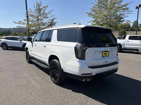 Used 2025 Chevrolet Suburban High Country w/ Sun And Tow Package AWD/4WD image 7