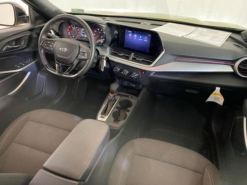 Used 2024 Chevrolet Trax RS w/ Driver Confidence Package FWD image 32