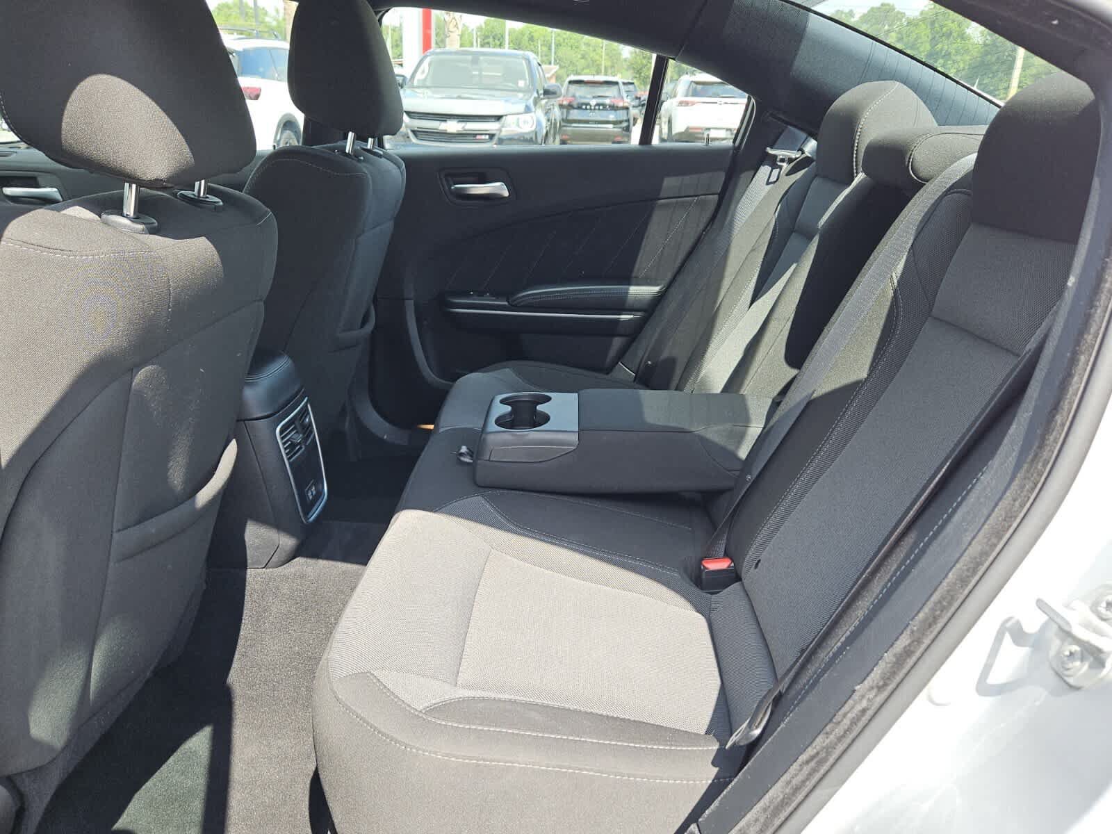 Used 2020 Dodge Charger SXT w/ Driver Convenience Group RWD image 4