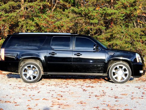 Used 2014 Cadillac Escalade ESV Premium image 2