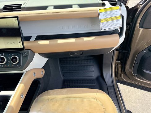 New 2026 Land Rover Defender 110 X-Dynamic SE AWD/4WD image 17