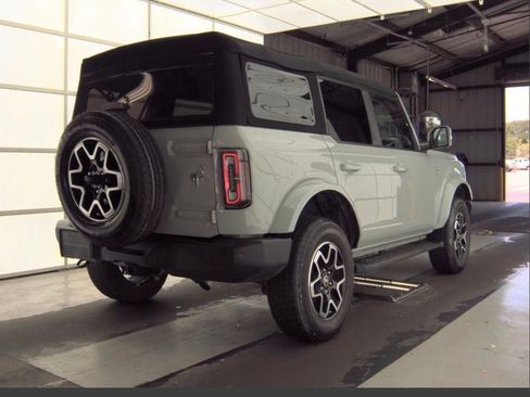 Used 2023 Ford Bronco Outer Banks AWD/4WD image 2