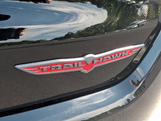 Used 2022 Jeep Compass Trailhawk w/ Trailhawk Convenience Group AWD/4WD image 31