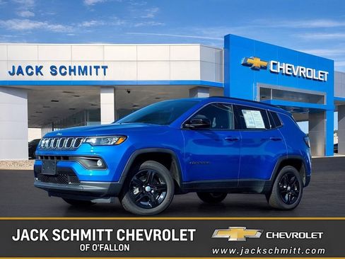 Used 2023 Jeep Compass Latitude w/ Convenience Group AWD/4WD image 1