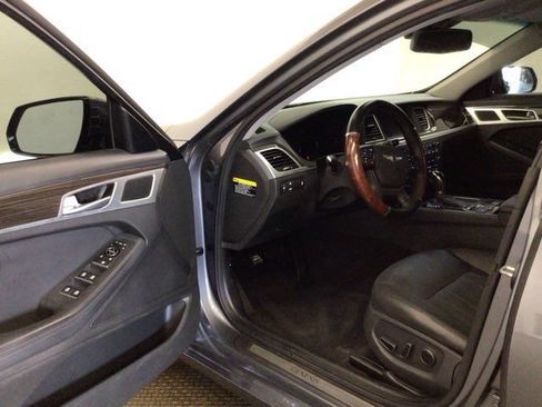 Used 2016 Hyundai Genesis 3.8 RWD image 8