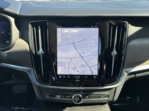 Used 2023 Volvo S90 B6 Ultimate image 24