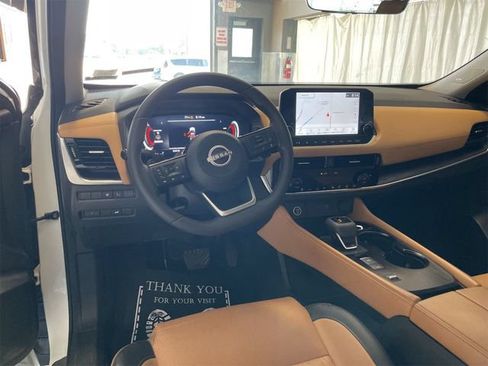 Used 2023 Nissan Rogue Platinum w/ Platinum Premium Package FWD image 17