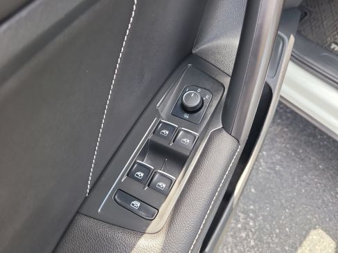 Used 2023 Volkswagen Tiguan SE w/ Panoramic Sunroof Package FWD image 15