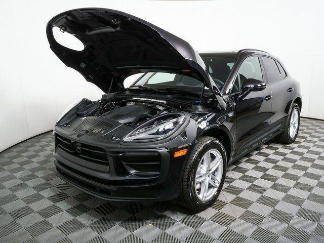 Certified 2026 Porsche Macan AWD/4WD image 35
