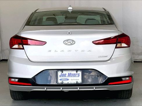 Used 2020 Hyundai Elantra Limited FWD image 4