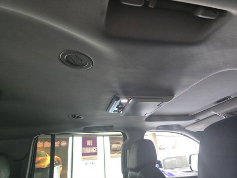 Used 2017 Cadillac Escalade ESV Premium Luxury image 20