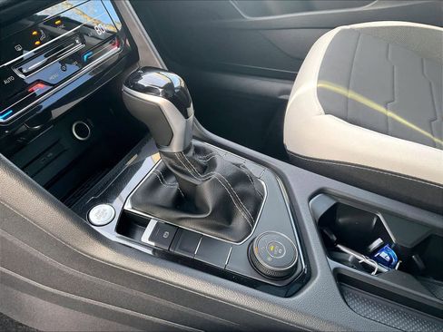 New 2026 Volkswagen Taos SE image 14