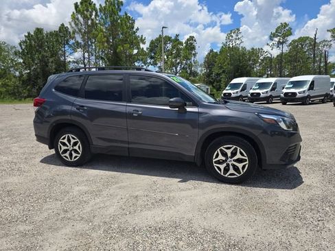 Used 2022 Subaru Forester Premium AWD/4WD image 2