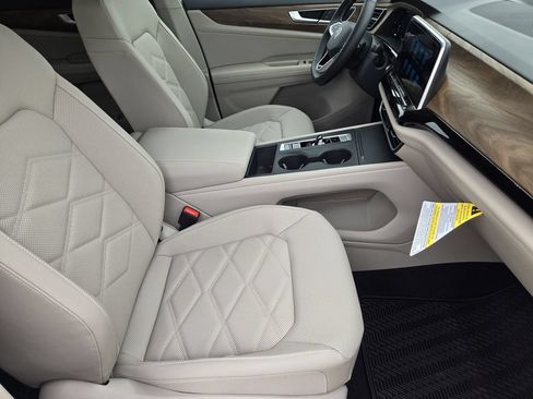 New 2026 Volkswagen Atlas SE FWD image 13
