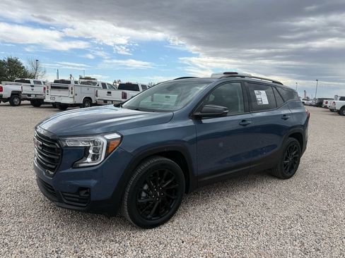 Used 2024 GMC Terrain SLT w/ Infotainment Package II AWD/4WD image 4
