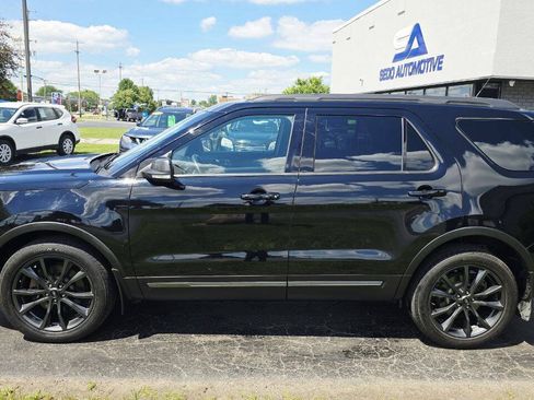 Used 2018 Ford Explorer XLT w/ XLT Appearance Package AWD/4WD image 3