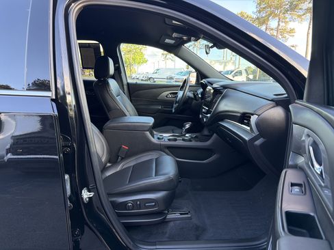 Used 2023 Chevrolet Traverse LT FWD image 34