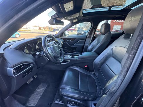 Used 2017 Jaguar F-PACE S image 12