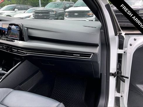 Used 2024 Volkswagen Golf R AWD/4WD image 25