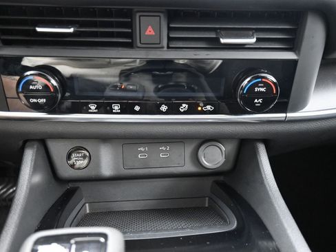 Used 2025 Nissan Rogue SV AWD/4WD image 14
