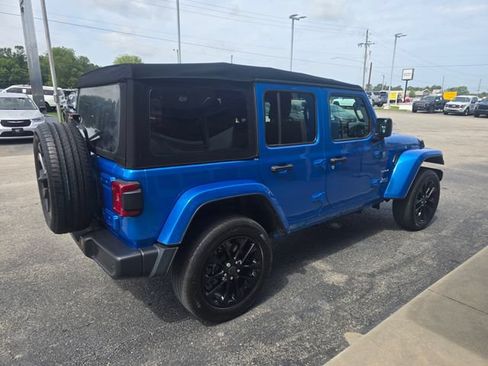 Used 2024 Jeep Wrangler Unlimited Sahara w/ Technology Group AWD/4WD image 5