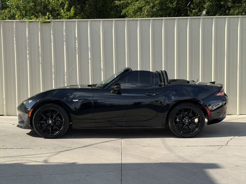 Used 2019 MAZDA MX-5 Miata Club RWD image 8