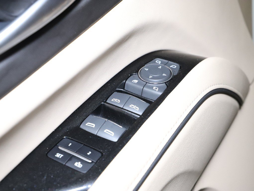 Used 2023 Cadillac Escalade Premium Luxury AWD/4WD image 21