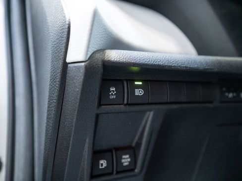 Certified 2025 Toyota Sienna XLE FWD image 23