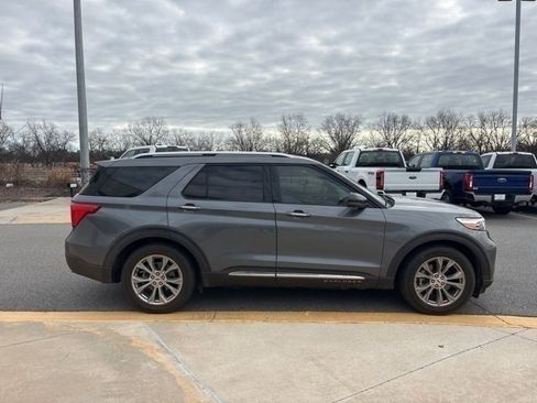 Used 2022 Ford Explorer Limited w/ Equipment Group 301A image 6