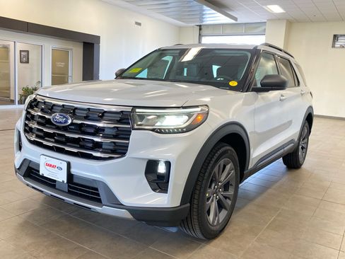 New 2026 Ford Explorer Active AWD/4WD image 4